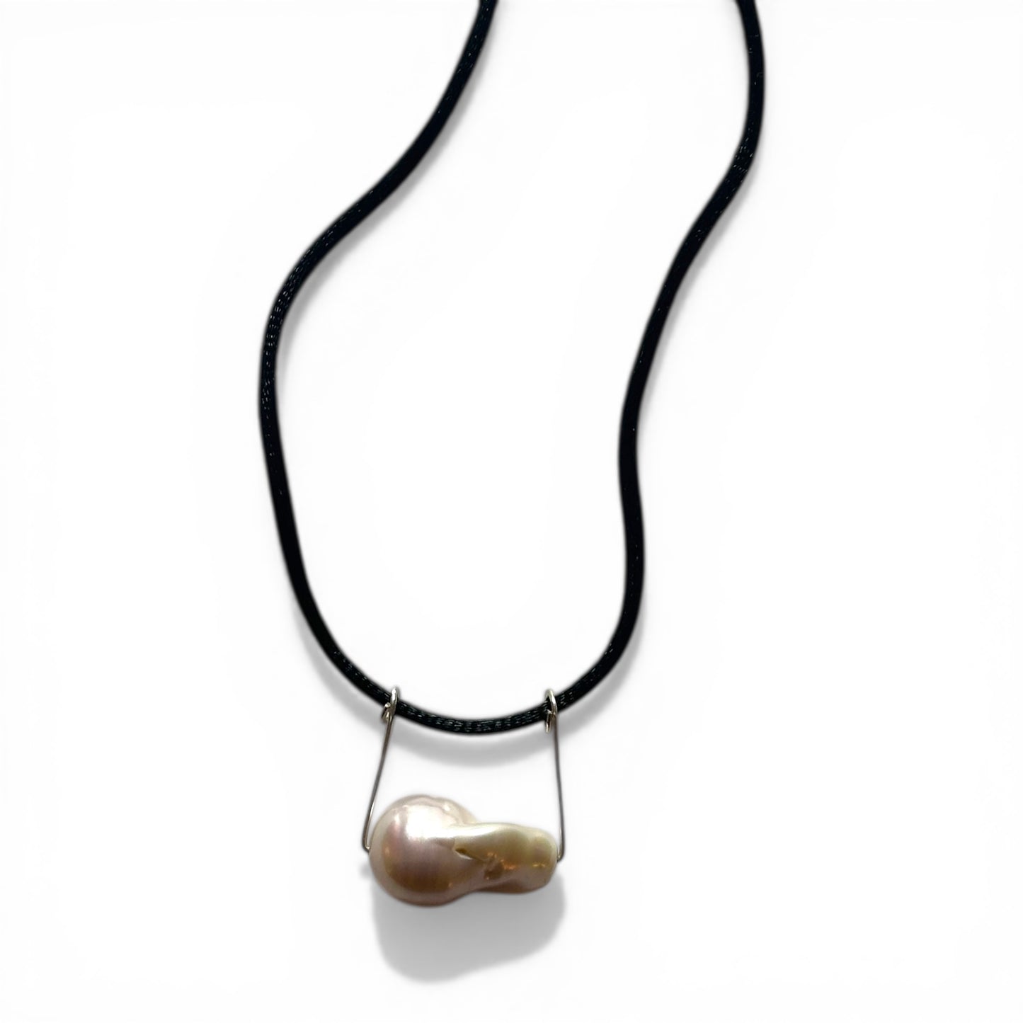 BAROQUE PEARL PENDANT